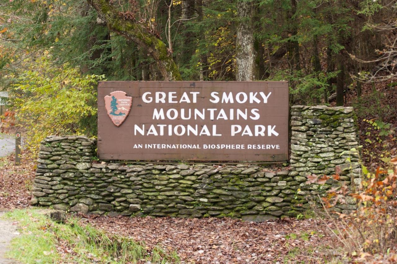 The Cozy Cove, Hot Tub, Wifi, 1089 Free Tickets Each Paid Day, Dollywood And More Sevierville Ngoại thất bức ảnh